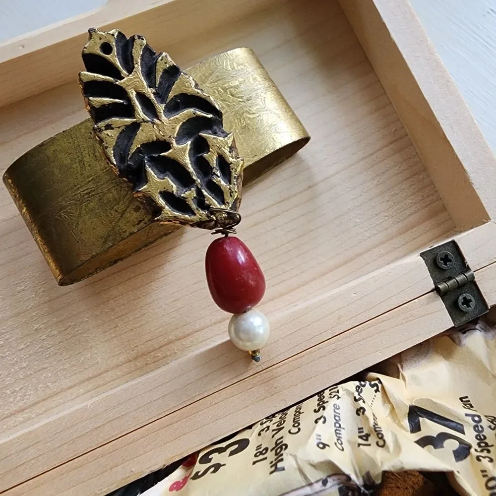 Vintage Coral & Faux Pearl Napkin Rings in Wooden Box – Set of 4